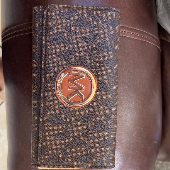 Michael Kors Handbags - Michael Kors Signature Brown Key Holder